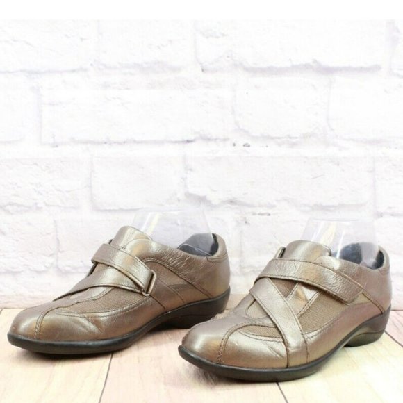 Clarks Brown Leather Slip On Hook & Loop Flat Loafer Shoes Size 7 Medium - Picture 2 of 9